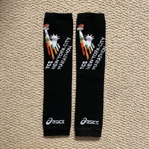 ASICS NYC Marathon running arm warmers